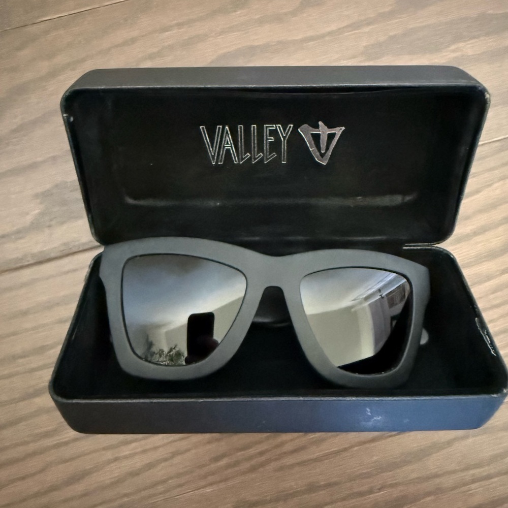 Valley eyewear, DB, Black Sunglasses
